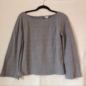 gray top with wide arms